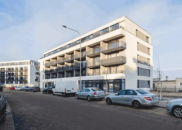 Apartment Cozy Penthouse With Balcony & Parking Plzen