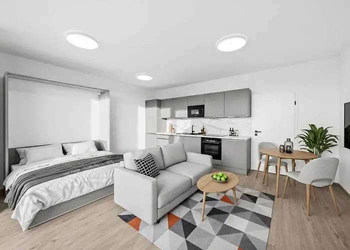 Cozy Penthouse With Balcony & Parking דירה